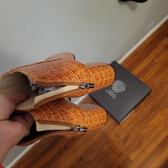 Vince Camuto Benedie Patent Leather Ankle Booties , brand new  Size 6.5 - Picture 2 of 7